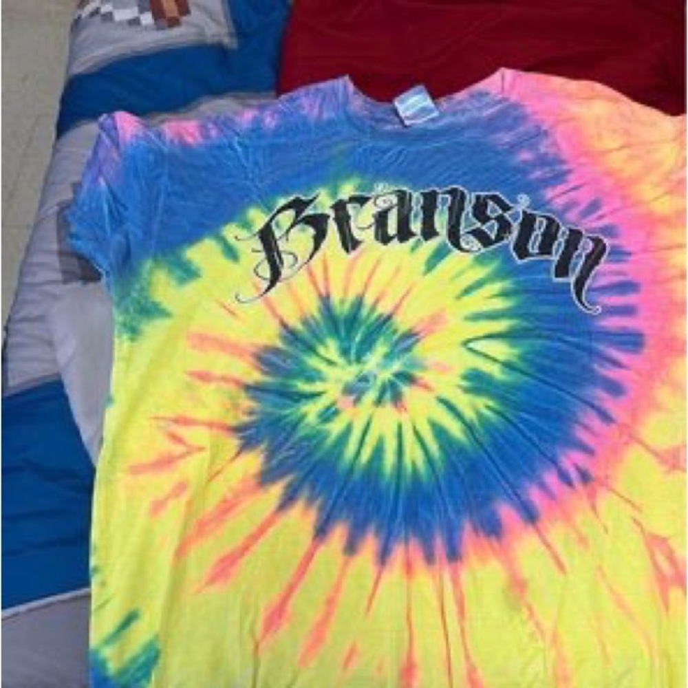 Women’s shirt and tank tops shirt L white tank top XL other tank top 3X
